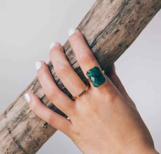 智能戒指 指尖的时尚科技，为现代女性量身打造